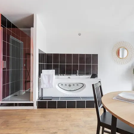 Montesquieu Balneo Netflix Proche Lille Apartment Roubaix